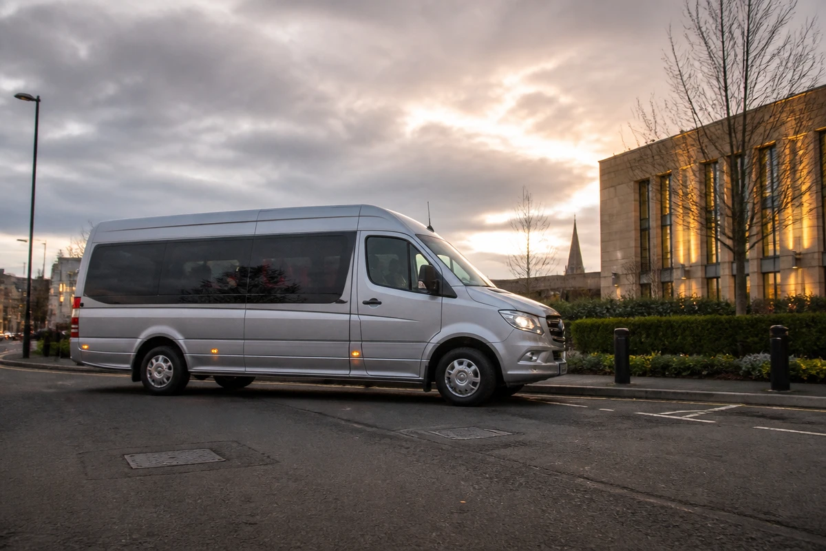 Minibus Hire in Pollokshields